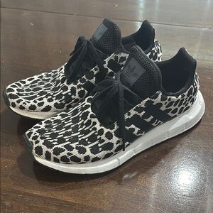 adidas Women's Black and White Patterned Shoes
